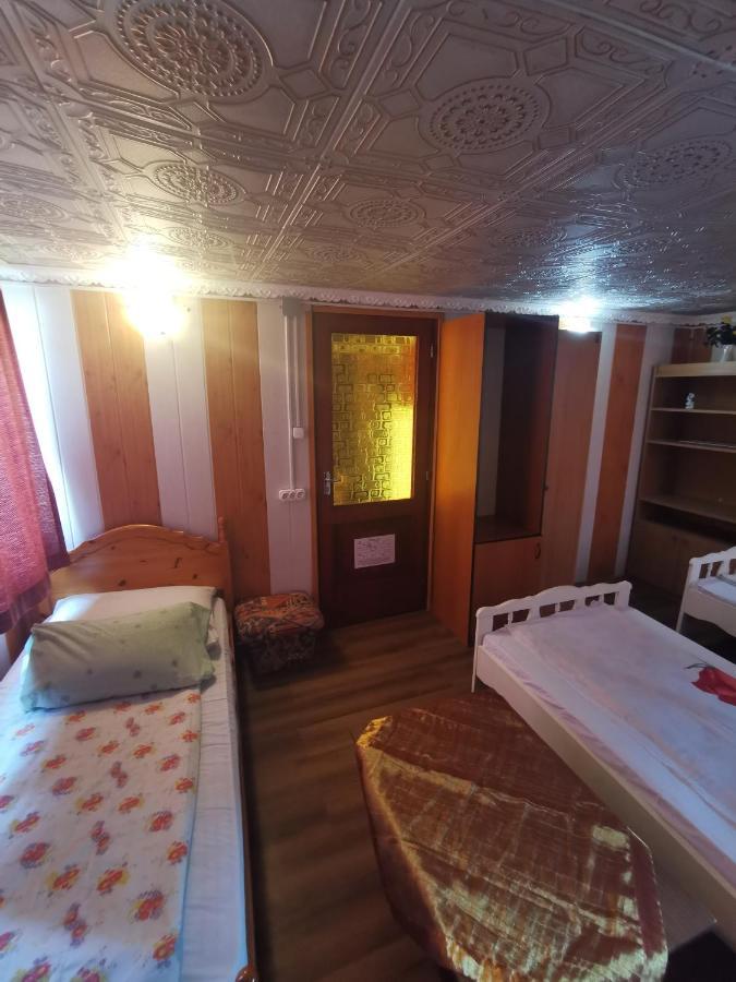 Edit Vendégház Tiszaújváros Extérieur photo