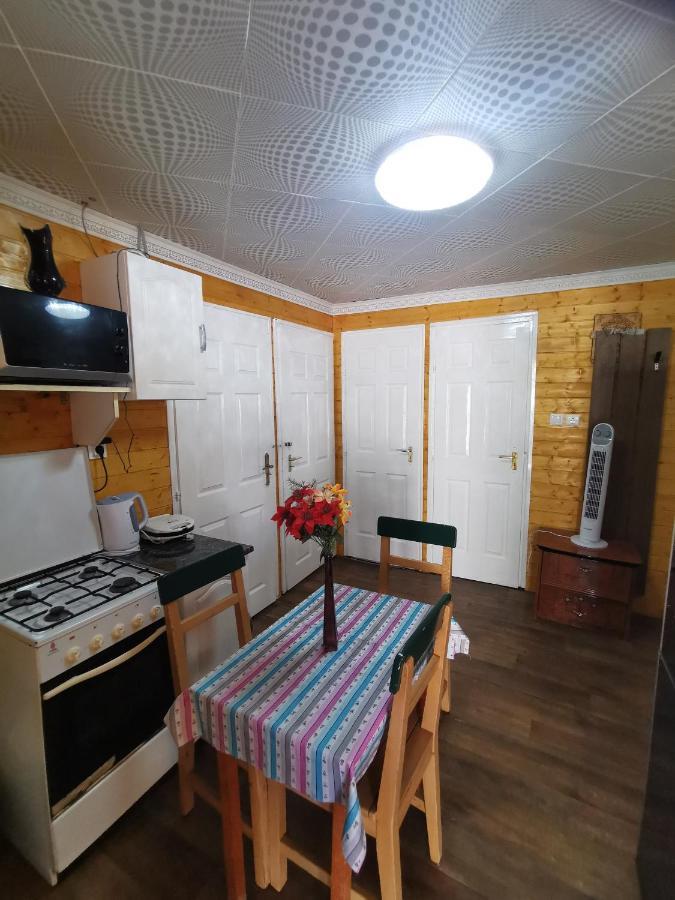 Edit Vendégház Tiszaújváros Chambre photo